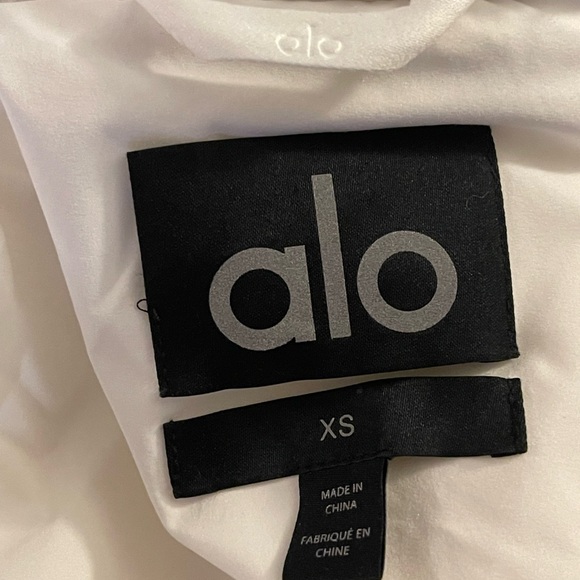 ALO~ Sherpa Edge Shacket Ivory Size XS (2-4) QUILTED Pockets and Elbows. - Picture 10 of 16